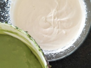 21、抹茶奶酪慕斯核桃布朗尼（8寸）,混合抹茶慕斯奶油。