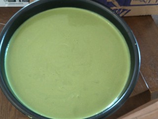 24、抹茶奶酪慕斯核桃布朗尼（8寸）,冰箱冷藏四到五个小时。