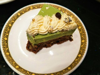 27、抹茶奶酪慕斯核桃布朗尼（8寸）,哈哈，很好吃。超精美。