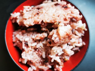 3、蛋炒饭(家常简洁版),隔夜黑米香米射阳大米,有颜杂粮饭。