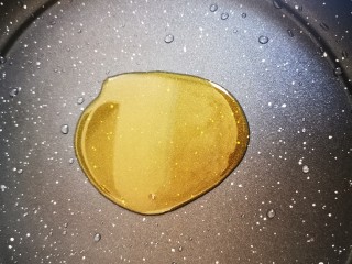 4、蛋炒饭(家常简洁版),豆油炒饭很香