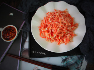 8、粉蒸胡萝卜丝,一盘高颜值快手菜就完成啦～～～