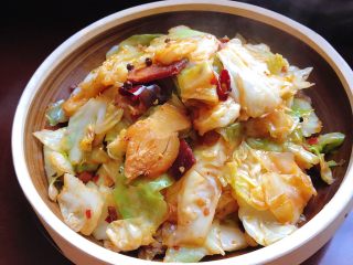 9、腊肉手撕包菜,好香呀