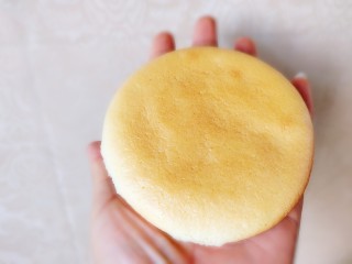 12、草莓抱抱卷,取一个看看，放凉后超级软。