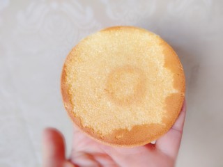 13、草莓抱抱卷,蛋糕的反面也很完整。