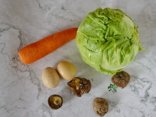 1、春日出游之炒面便当, 准备好配菜。