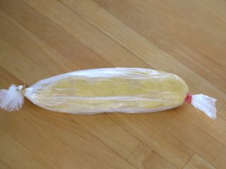 7、酸奶塔,11.装入食品袋中，整理成长条，放入冰箱冷藏室醒30分钟。