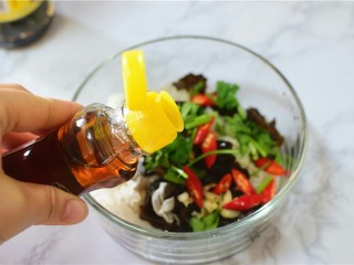 12、凉拌双耳,加香油