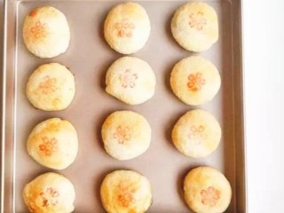 23、玫瑰鲜花饼,烤好出炉
