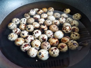 3、五香卤鹌鹑蛋,煮熟，