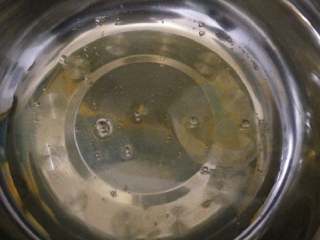 1、≈小蛋糕≈,把蛋清和蛋黄分开