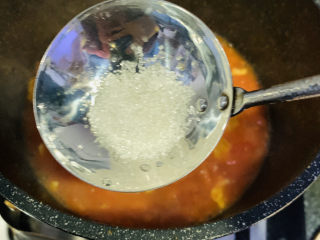 12、鸡蛋西红柿打卤面,加少许白糖提鲜；