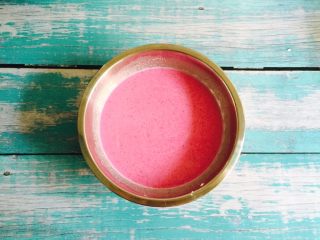 9、少女心爆棚+火龙果牛奶小方,搅拌均匀至无颗粒状态