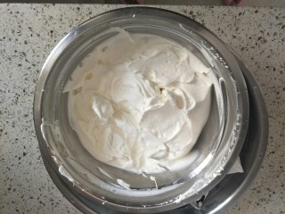 9、雪媚娘,淡奶油加细砂糖隔冰水打发