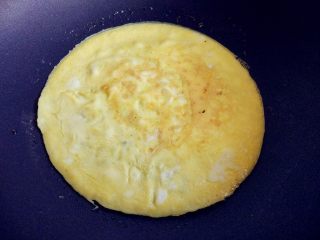 3、快手棒棒糖三明治,小火煎至两面熟透，盛出备用