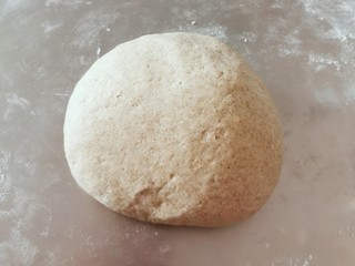 8、黑麦馒头,移至面板 排气揉光滑