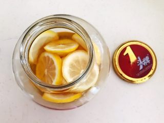 13、蜜渍柠檬皇菊茶,加入100ml椴树蜜