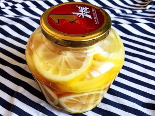 18、蜜渍柠檬皇菊茶,蜜渍柠檬腌制好了,可以食用了,酸甜适口,健脾开胃~
