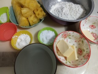 1、菠萝派,准备原料