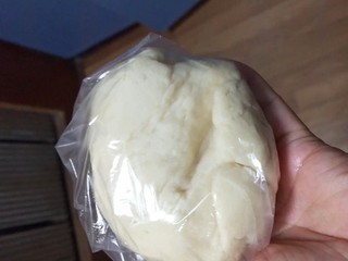 6、菠萝派,装入保鲜袋冷藏一小时