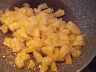 10、菠萝派,放入菠萝