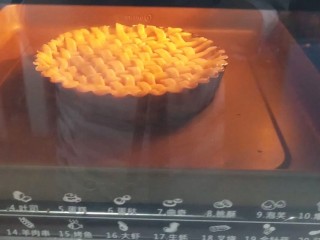 22、菠萝派,烤箱 提前200度预热,放入200度烤15分钟