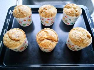 12、香蕉马芬,表面上色均匀后即可出炉，趁热享用