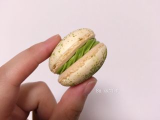 18、意式抹茶马卡龙,夹馅的花纹很好看哦～这个角度的小马哥很美????????????