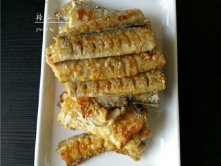 6、辣子带鱼,煎好的带鱼盛出备用；