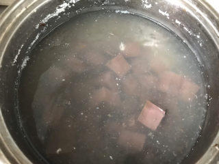 10、鸭血豆腐,同样焯水3分钟；