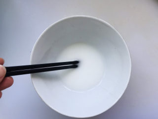 23、鸭血豆腐,加适量清水调匀；