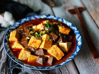 27、鸭血豆腐,色泽诱人，绝对下饭的鸭血豆腐完成。