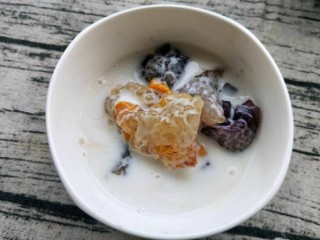 12、水晶粽子,也可以泡在椰浆中吃,也可以粘练奶或白糖吃哦