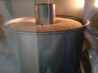 18、解决不消泡不塌腰完美de海绵蛋糕,烤的时候发到最高点。