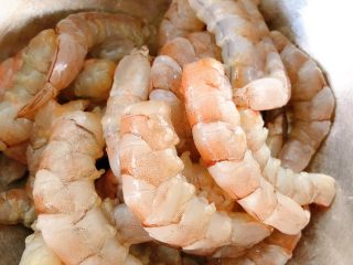 2、鲜虾片,虾去壳