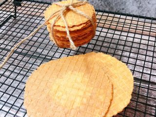 24、鲜虾片,好了，做好的一定要密封保存，要不就不脆了