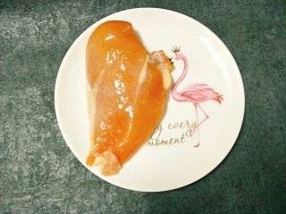 1、土豆鸡胸肉丁,一块鸡胸肉洗干净