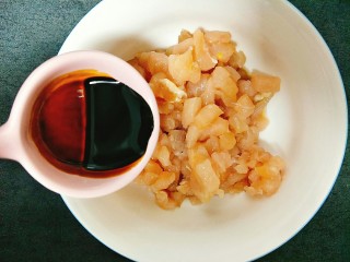 4、土豆鸡胸肉丁,酱油