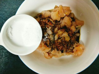 5、土豆鸡胸肉丁,2克盐