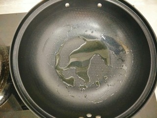 9、土豆鸡胸肉丁,不粘锅放油