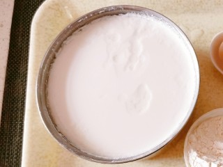 2、酸奶鸡蛋饼,自制酸奶  经过一夜发酵  味道很美