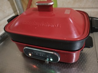 3、胡萝卜玉米排骨汤,大概12分钟水修来了就可以了