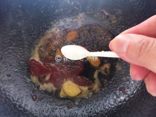 10、酸酸甜甜滴茄汁大虾,糖。