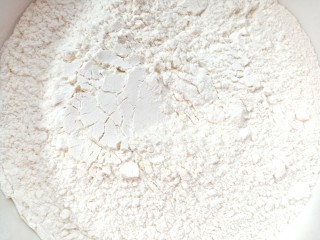 1、蜂蜜大麻花,备500克面粉