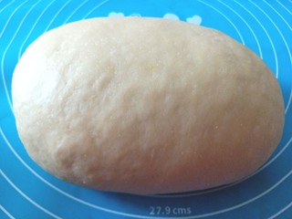 12、蜂蜜大麻花,醒发好将面团揉光滑