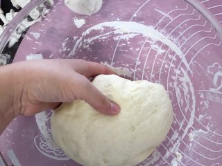 6、营养早餐-双色紫薯馒头,揉面排气