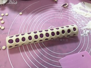 12、营养早餐-双色紫薯馒头,成品待切