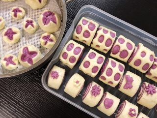 15、营养早餐-双色紫薯馒头,蒸好后等冷却,装入保鲜盒准备速冻