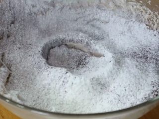 13、真正有巧克力的巧克力曲奇,一定要过筛，不然低筋面粉容易有结块