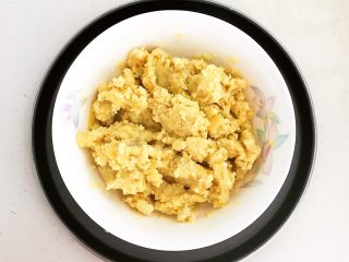 11、美味小零食   无油版红薯椰香小方,充分调匀